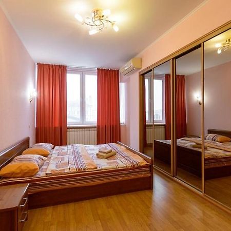 Апартаменти 3-Кімнатні Поруч З М. Театральна Kiev Extérieur photo